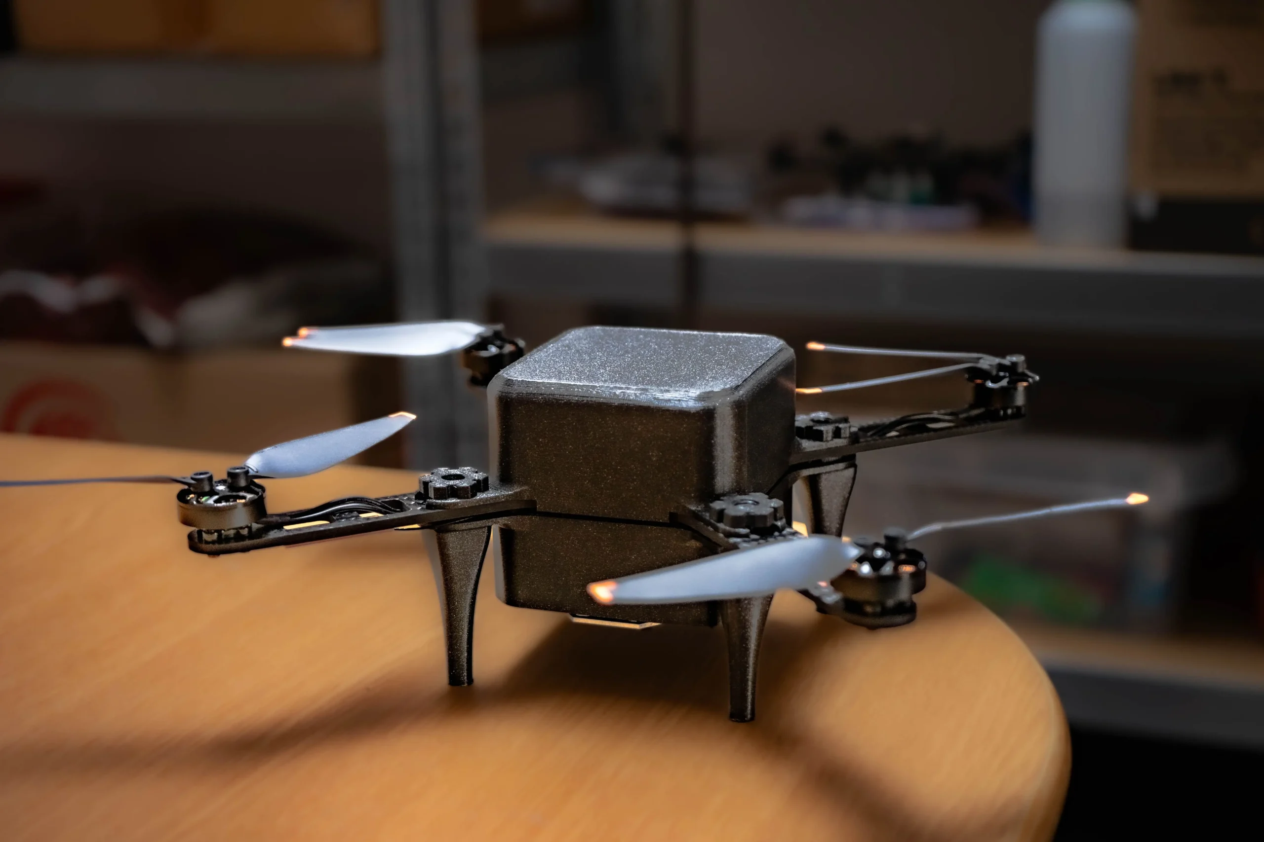 Profesionalni LightX dron za sinkronizirane drone show izvedbe