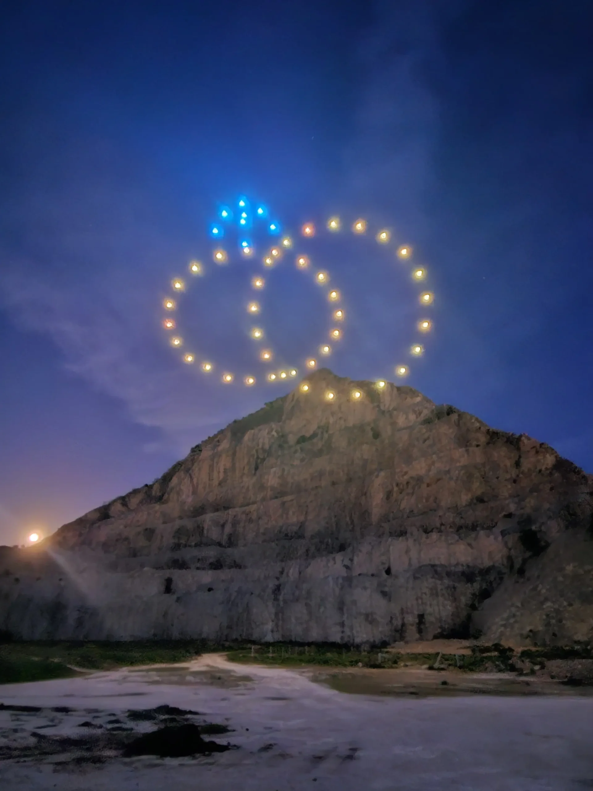 Drone light show formacija vjenčanih prstena za vjenčanja i romantične evente