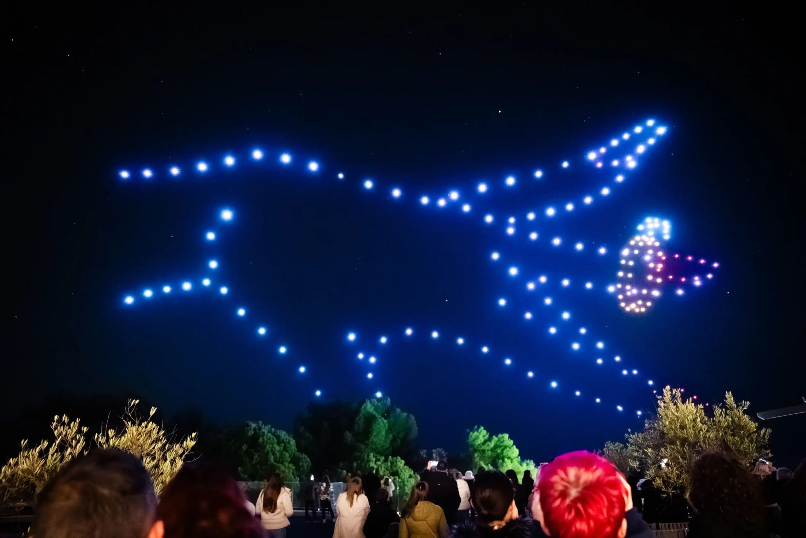 Svjetlosna drone show prsten na ruci drone formacija