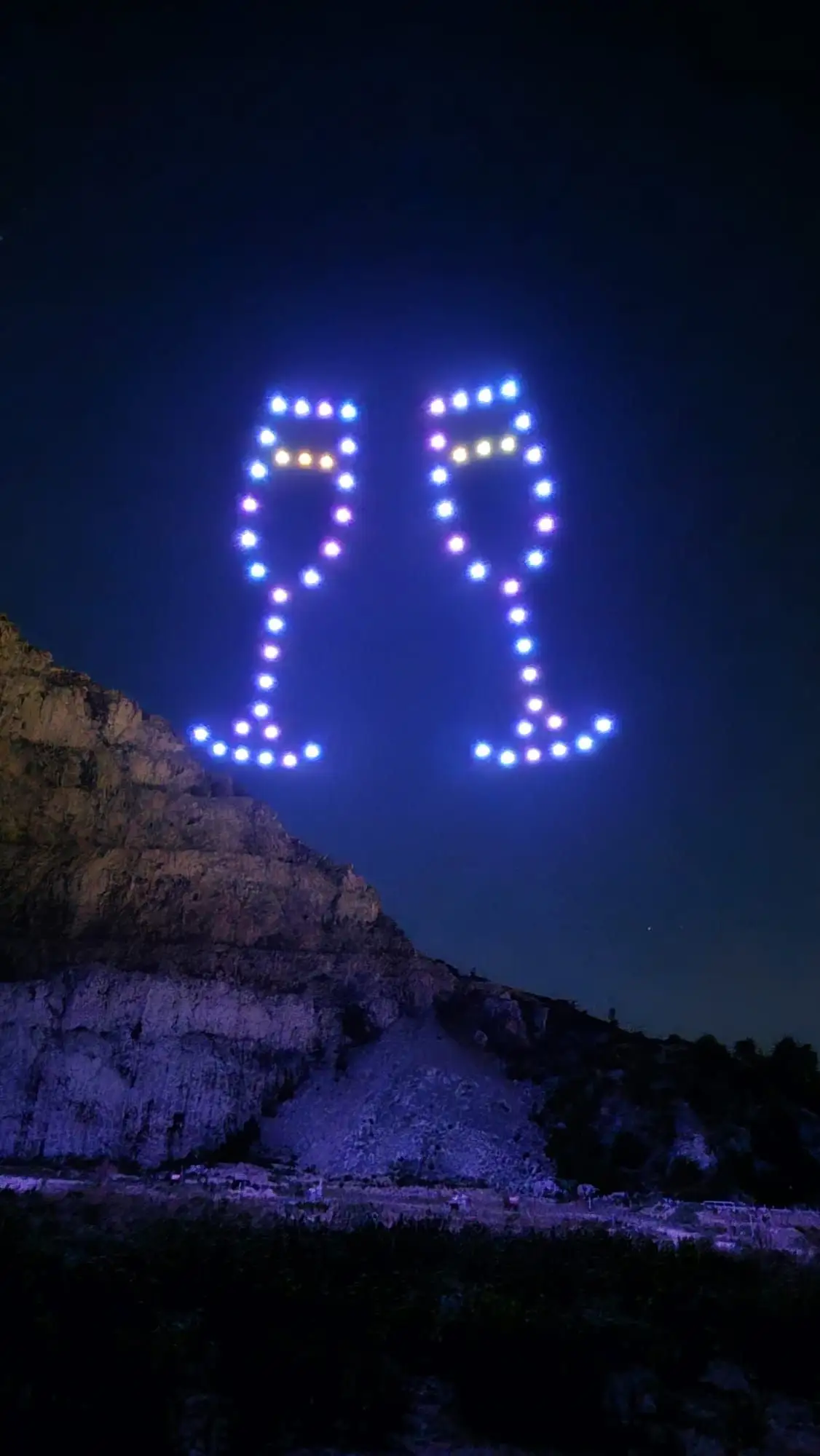 Drone light show formacija čaša za vjenčanja i luksuzne evente