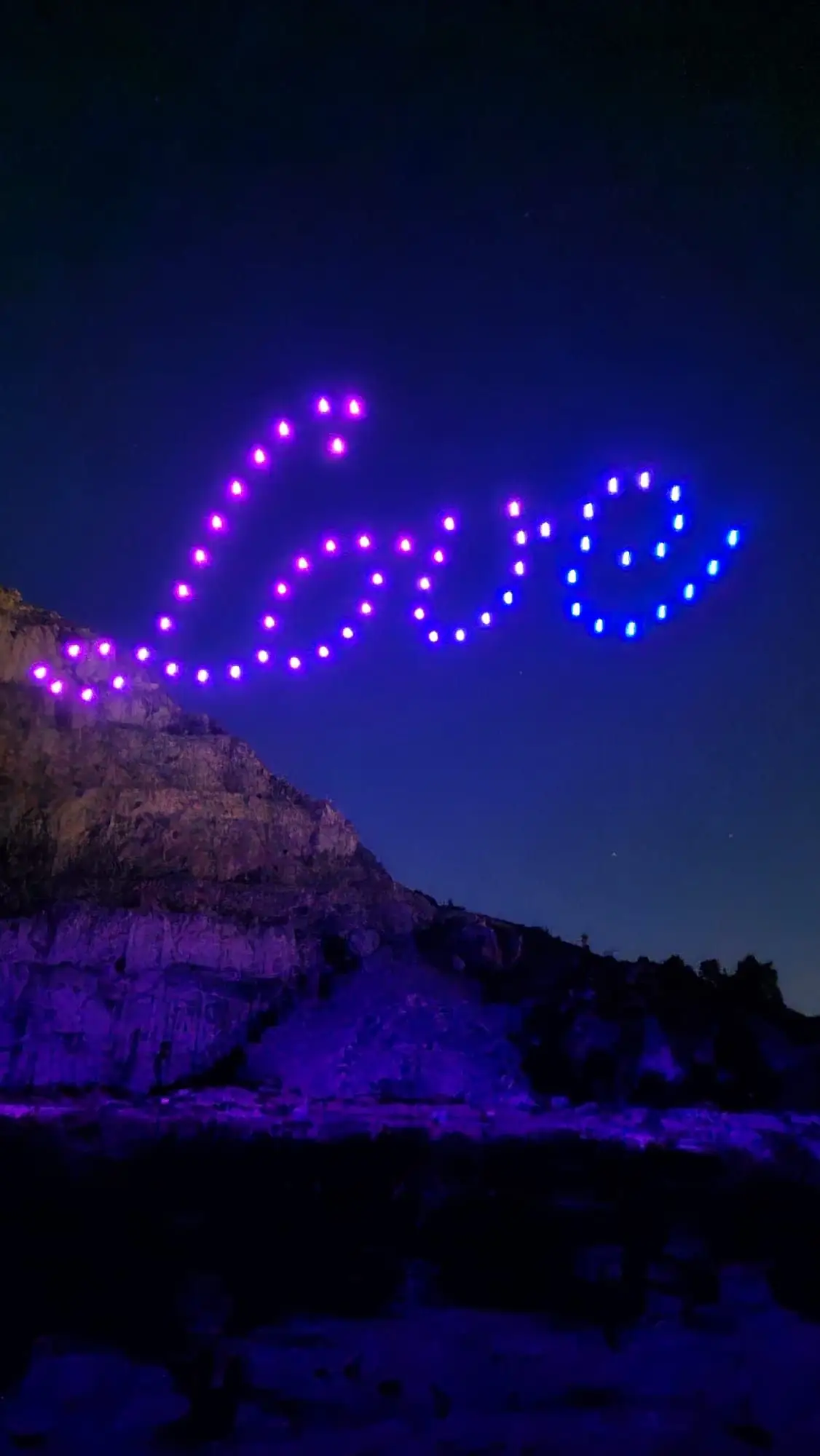 Drone light show s Love formacijom za vjenčanja i romantične evente