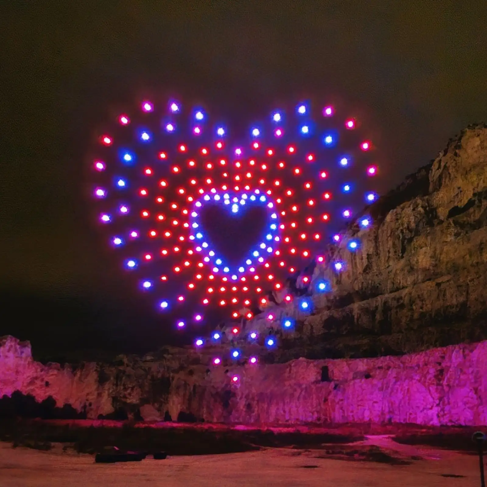 Drone light show formacija srca za vjenčanja i romantične evente
