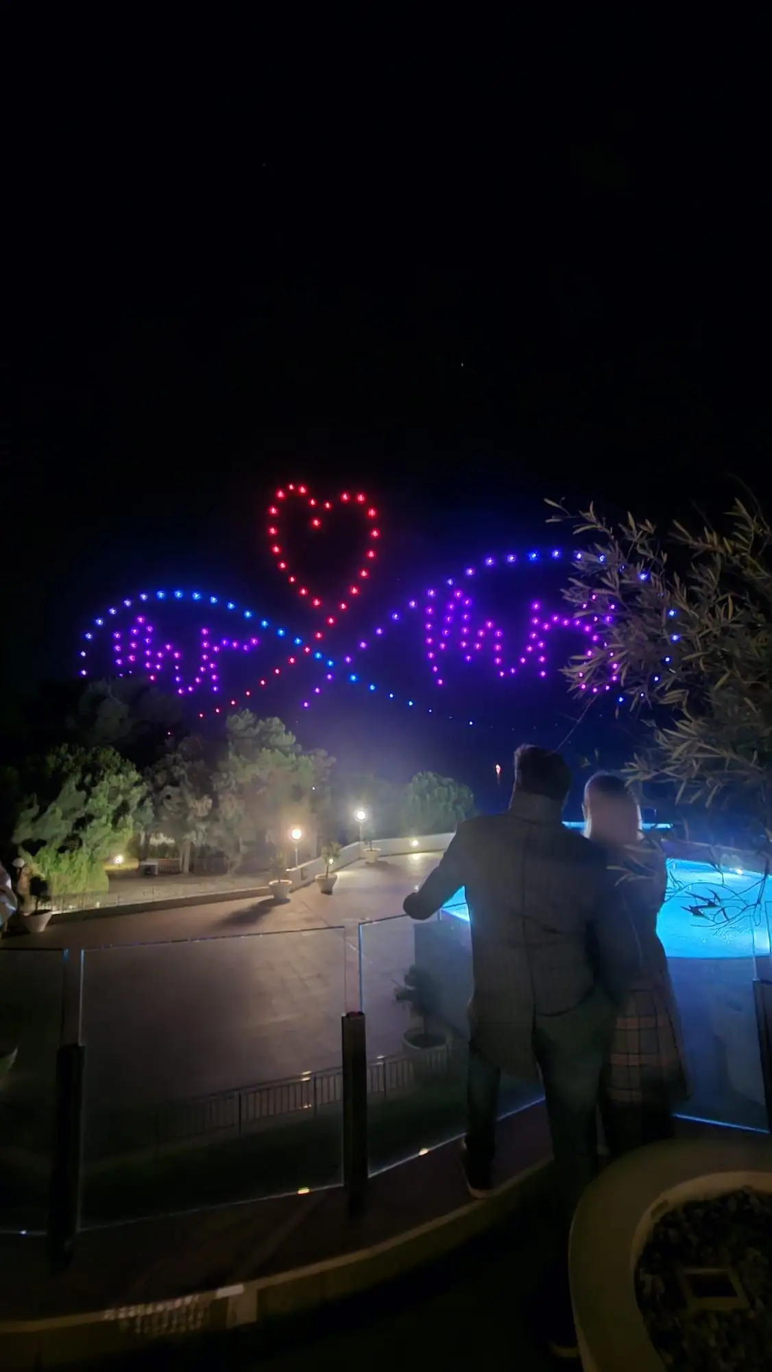 Drone light show s Mr & Mrs infinity formacijom za vjenčanja i romantične evente