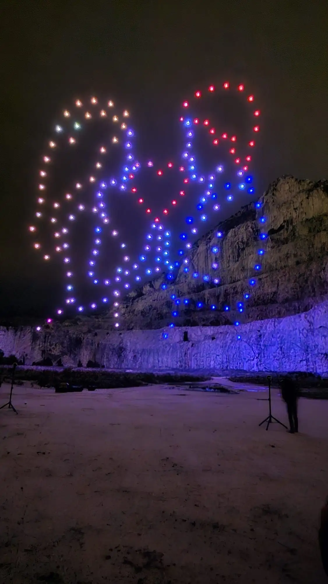 Drone light show formacija srca i čaša za vjenčanja i romantične evente